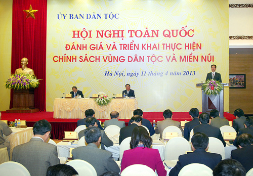 ພັດທະນາເສດຖະກິດສັງຄົມ, ຫລຸດຜ່ອນອັດຕາຄອບຄົວທຸກຍາກຢູ່ເຂດຊົນເຜົ່າ, ພູດອຍ